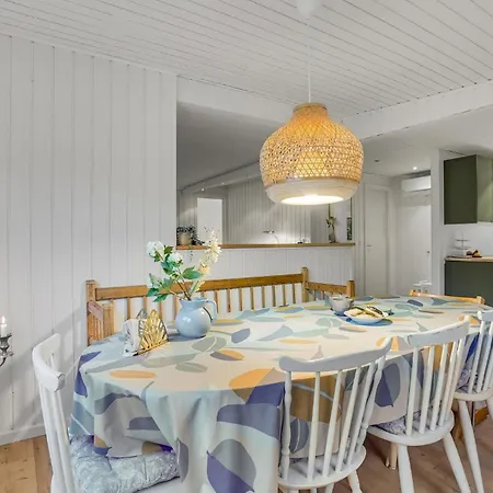 2 Bedroom Stunning In *