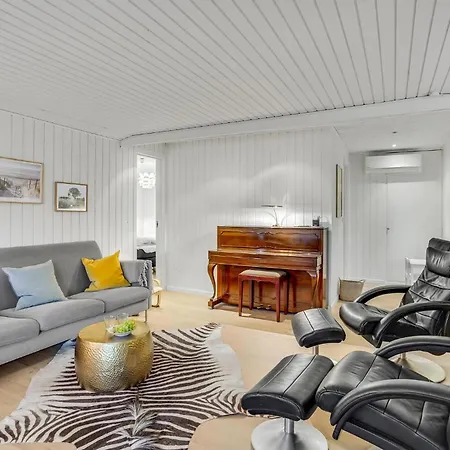 2 Bedroom Stunning In 펜션
