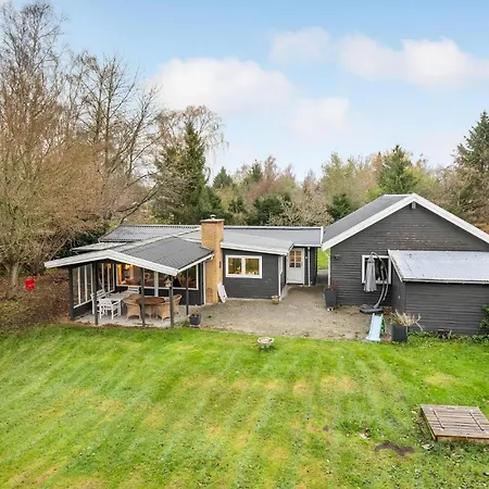 2 Bedroom Stunning In *